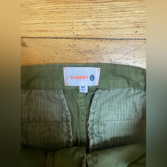 Sundry green pants with stripes on the side. Size 26. - Picture 3 of 4